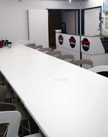 Génération crêpes installe un véritable stand crêpes dans une salle de réunion